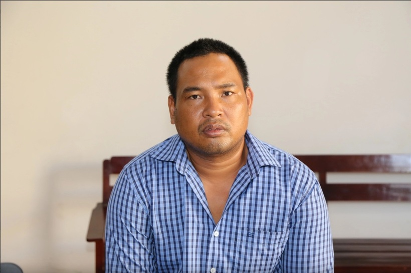 Đối tượng Trần Ngọc Thiện tại cơ quan điều tra. Ảnh: Báo Giao thông.