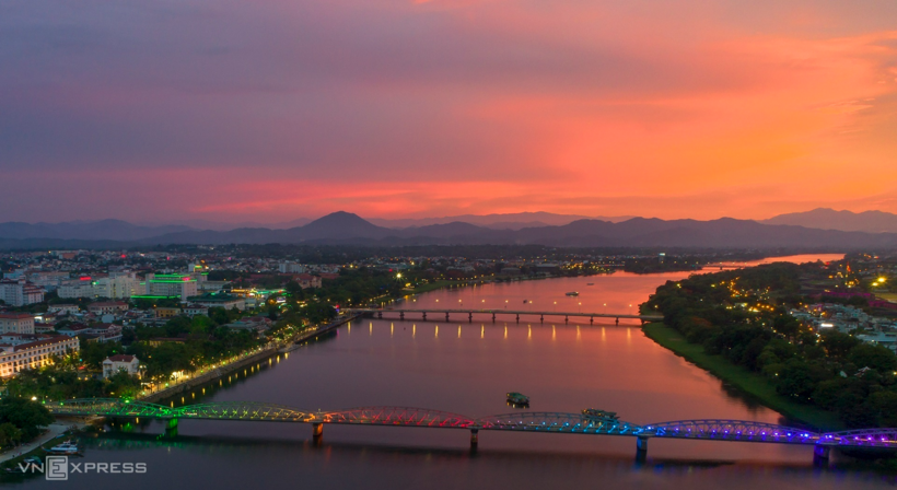 Hoàng hôn thơ mộng ở Huế.