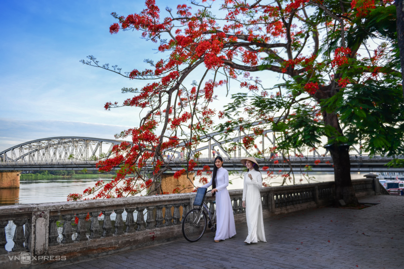 Cầu Tràng Tiền.