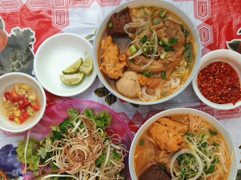 Bún bò Huế.