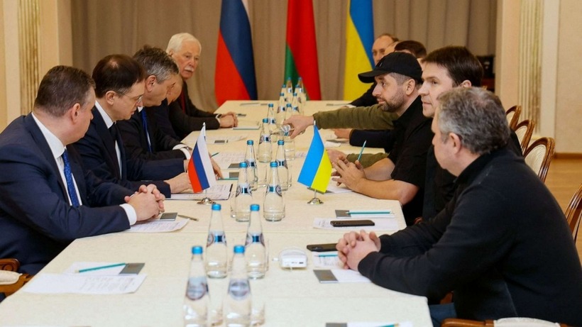 Quan chức Nga và Ukraine đàm phán trực tiếp sau khi xung đột nổ giữa 2 bên nổ ra vào cuối tháng 2/2022. Ảnh: Getty Images