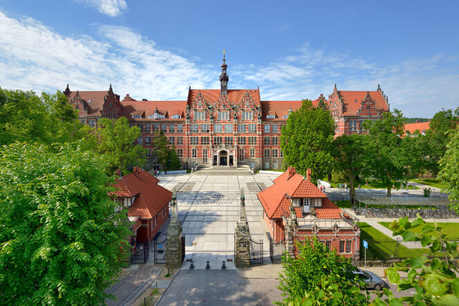 Đại học Công nghệ Gdańsk (Ba Lan).
