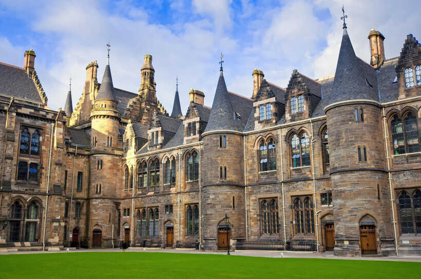 Đại học Glasgow (Scotland).