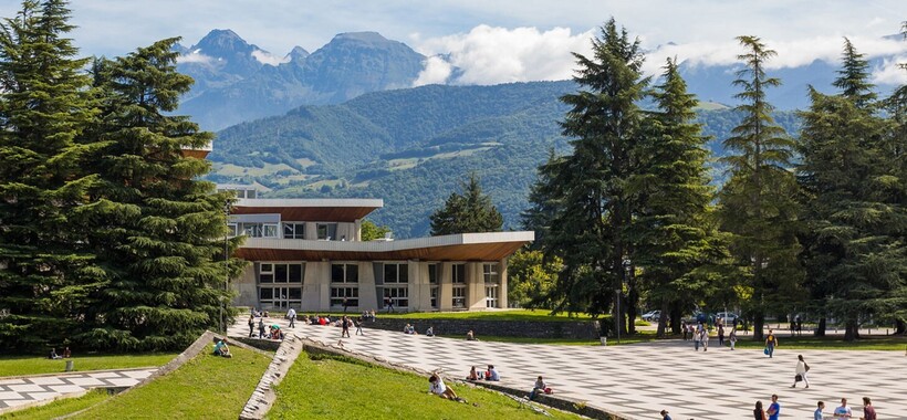 Đại học Grenoble Alpes (Pháp).