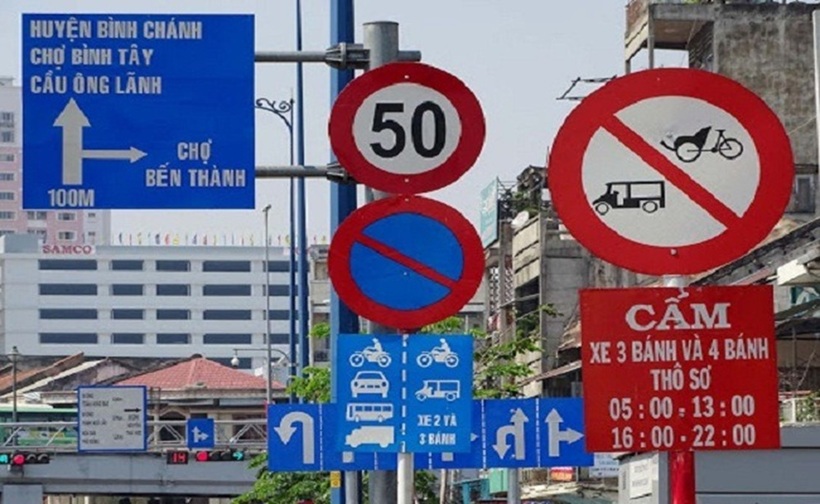 Quy định về vị trí đặt biển báo hiệu lệnh năm 2024. Ảnh minh họa