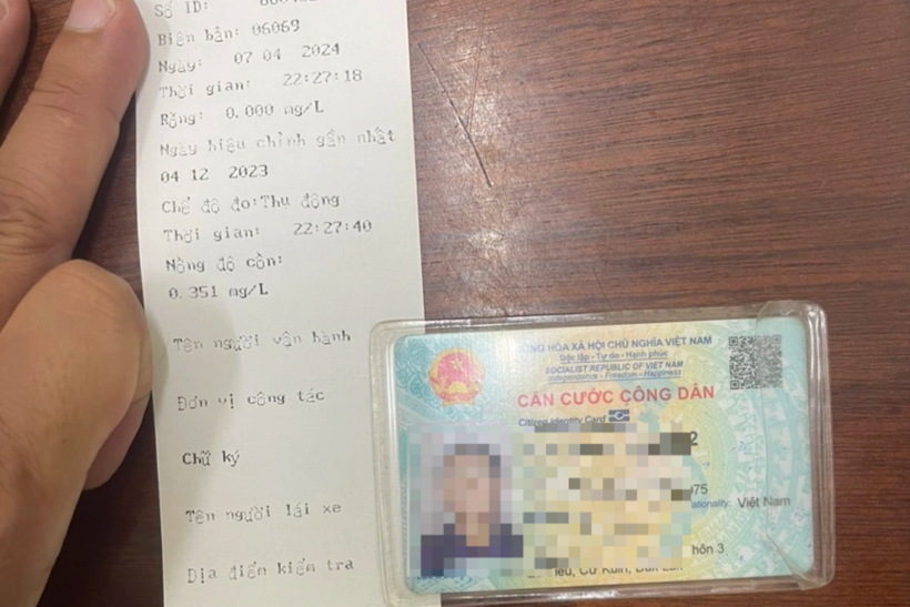 Người đàn ông vi phạm nồng độ cồn còn tấn công CSGT. Ảnh: Dân Trí.