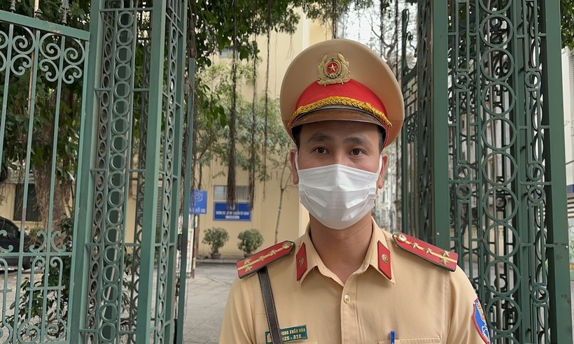 Đại uý Dương Xuân Hoà, cán bộ Đội CSGT đường bộ số 6, Phòng CSGT Công an TP.Hà Nội