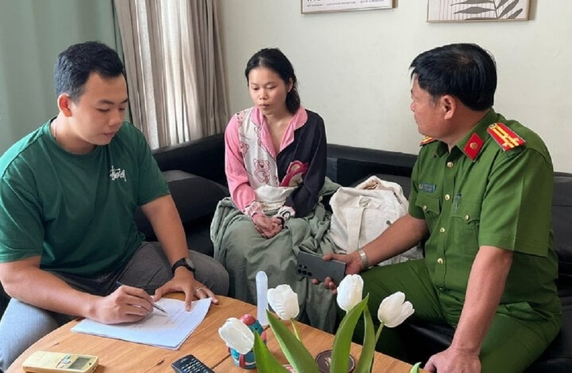 Nghi phạm bắt cóc 2 bé gái làm việc với công an. Ảnh: VTC News