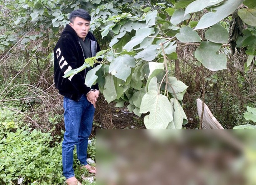 Gã trai trẻ cướp iPhone 12 Promax của gái bán dâm tại hiện trường vụ việc. Ảnh: VietNamnet