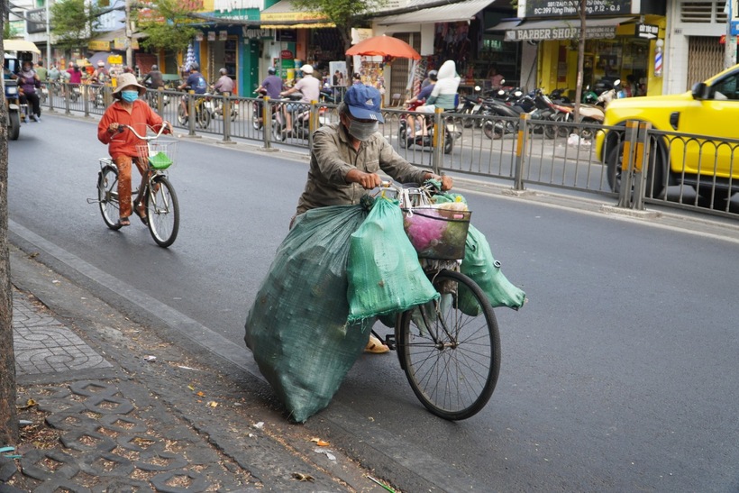 Quỹ Trăng Khuyết và Hội Người Cao tuổi phát thẻ BHYT miễn phí cho người lao động lớn tuổi - 4