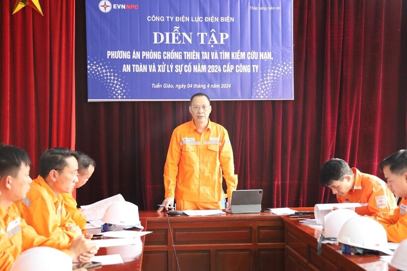 Ông Nguyễn Thế Hùng - Phó Giám đốc Công ty, Trưởng ban chỉ huy chỉ đạo Ban chỉ huy PCTT&TKCN phát động diễn tập