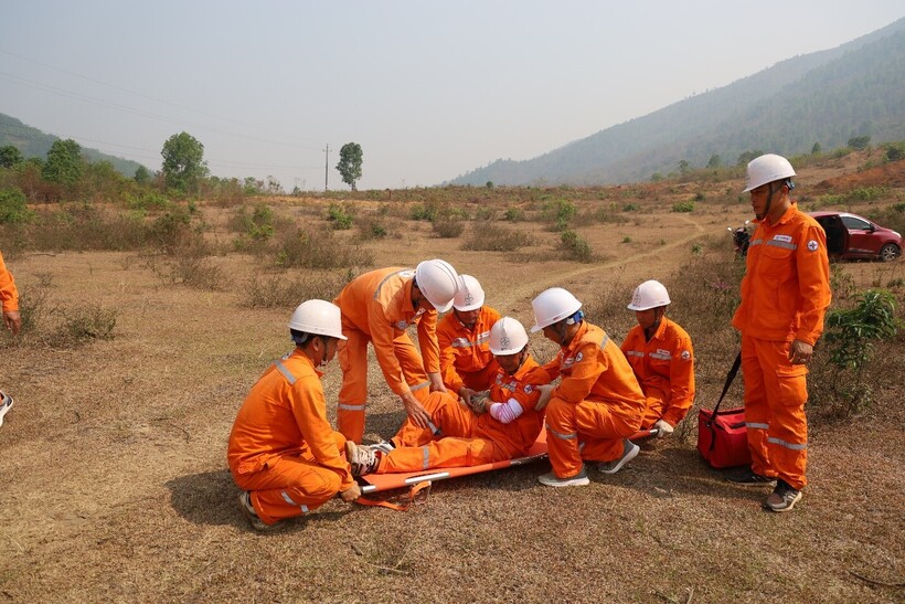 Công ty Điện lực Điện Biên diễn tập phòng chống thiên tai và tìm kiếm cứu nạn an toàn và xử lý sự cố - 3