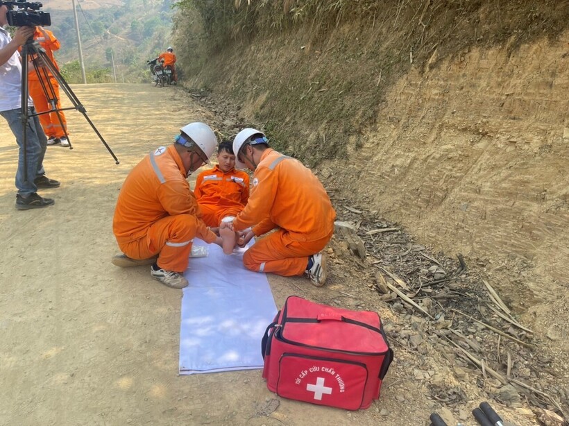 Công ty Điện lực Điện Biên diễn tập phòng chống thiên tai và tìm kiếm cứu nạn an toàn và xử lý sự cố - 4
