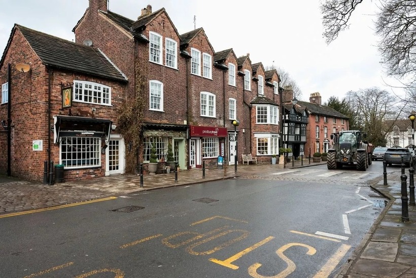 Cư dân của làng Prestbury phần lớn là tỷ phú và người nổi tiếng.