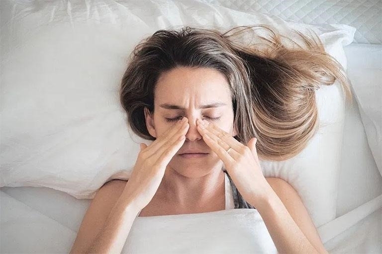 Hạt thầu dầu là một thảo dược tốt cho người bị viêm mũi, điếc mũi