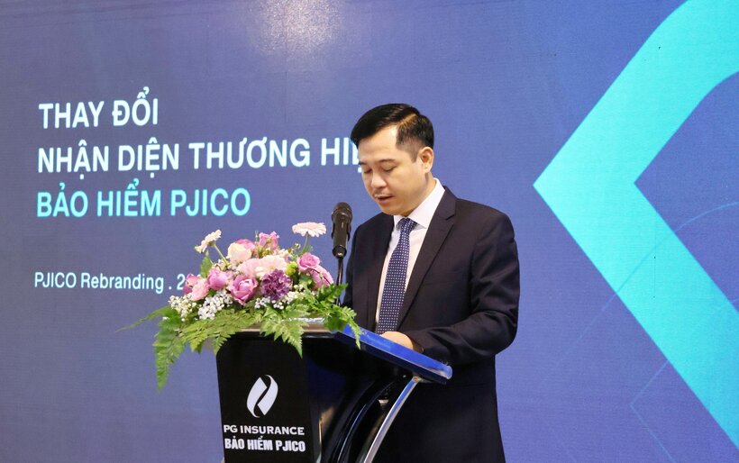 PTGĐ Bùi Văn Thảo trình bày phương án nhận diện thương hiệu mới tại Hội nghị 1.