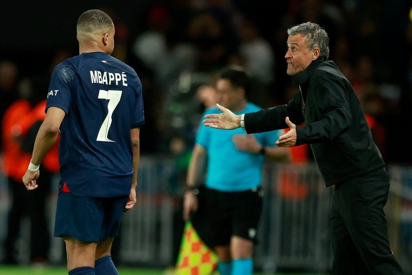 Kylian Mbappe hoàn toàn "mất tích" trong trận đấu. Ảnh: AP