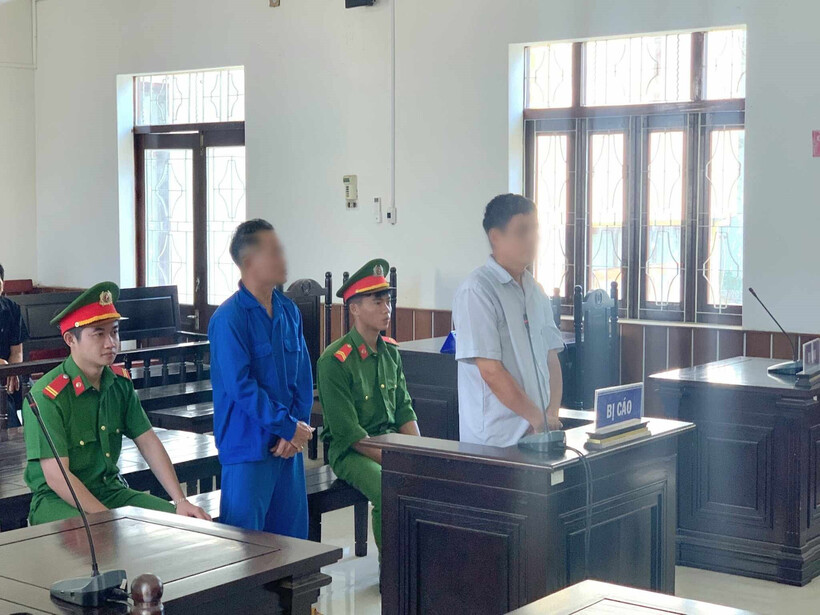 Hai bị cáo Nguyễn Trường Thi và Nguyễn Hữu Văn tại phiên tòa. Ảnh: Báo Công lý.