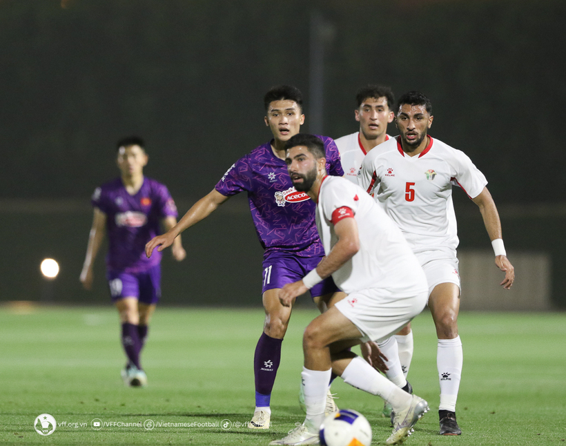 U23 Việt Nam dù chịu áp lực từ đối phương, nhưng cũng tổ chức được các pha phản công nhanh khá sắc sảo. Ảnh: VFF.