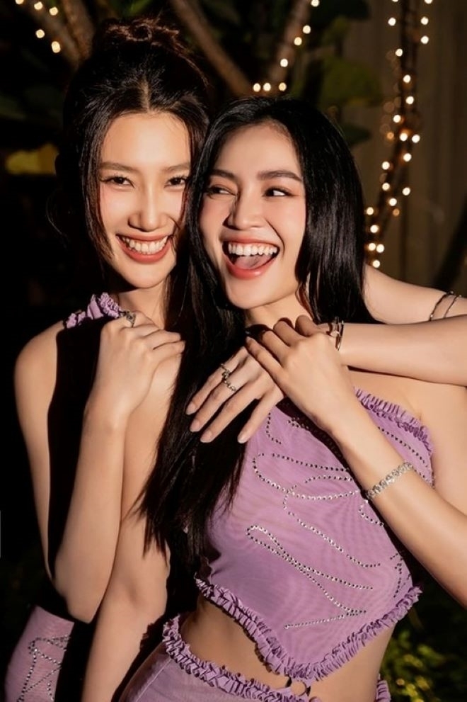 Đồ đôi của hai cô nàng trong bữa tiệc sinh nhật