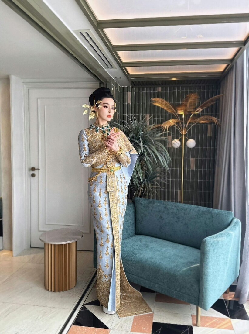 Phạm Băng Băng tham dự lễ khai mạc Lễ hội té nước ở Thái Lan hôm 11/4 với tư cách khách mời đặc biệt. Ảnh: Weibo.