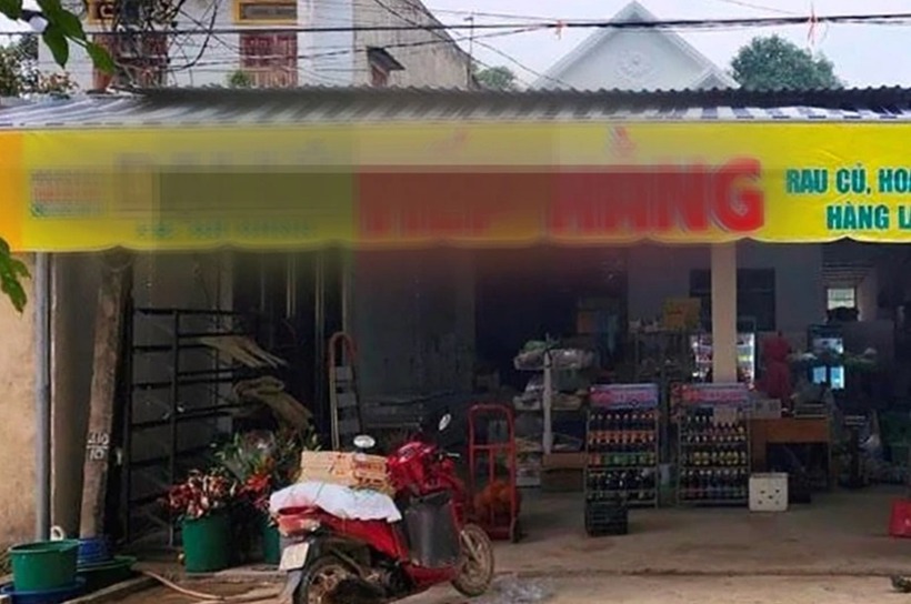 Cửa hàng bán rau quả của vợ chồng nạn nhân. Ảnh: Giao Thông
