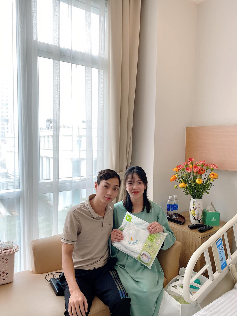 Gia đình chị Lê Thị Hòa hạnh phúc chào đón thiên thần nhỏ ra đời tại Vinmec vào tháng 3 vừa qua