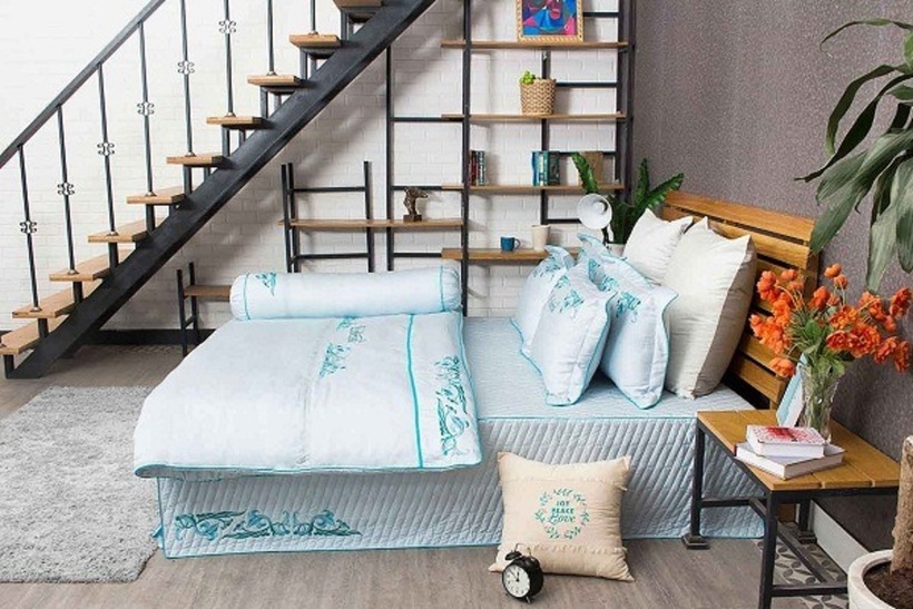 Để có một giấc ngủ ngon, thoải mái và đảm bảo an toàn sức khỏe cho cả gia đình, bạn nên lưu ý vệ sinh định kì chăn ga gối và đệm ngủ cũng như chiếu ngủ. Ảnh minh họa
