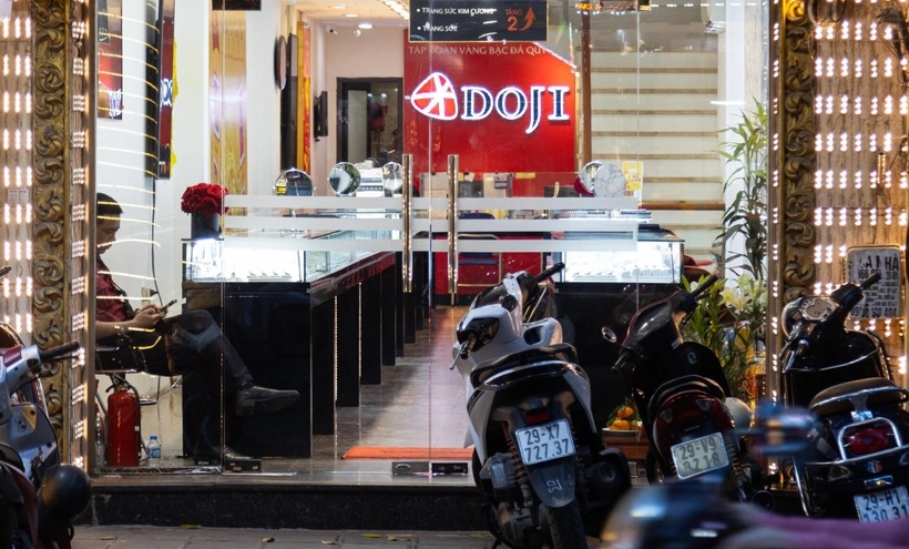 Cửa hàng Doji có thời điểm không một bóng khách.