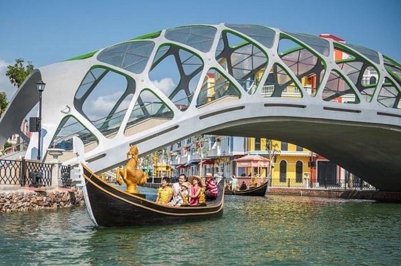 Đi Thuyền Trên Sông Venice