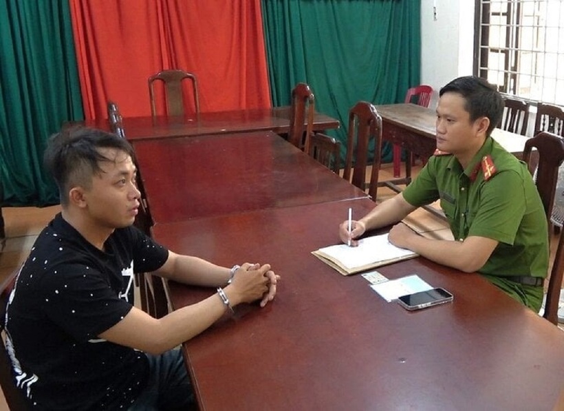 Đối tượng Phạm Văn Hiếu tại cơ quan công an. Ảnh: VTC News