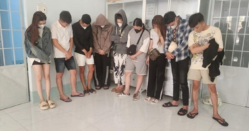 9 đối tượng đều dương tính với ma túy. Ảnh: Lao Động