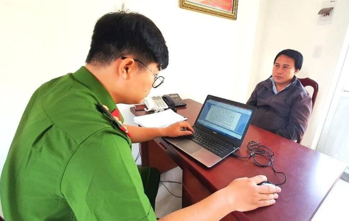 Đối tượng Nguyễn Ngọc Trí cung cấp lời khai tại Cơ quan điều tra. Ảnh: CAND