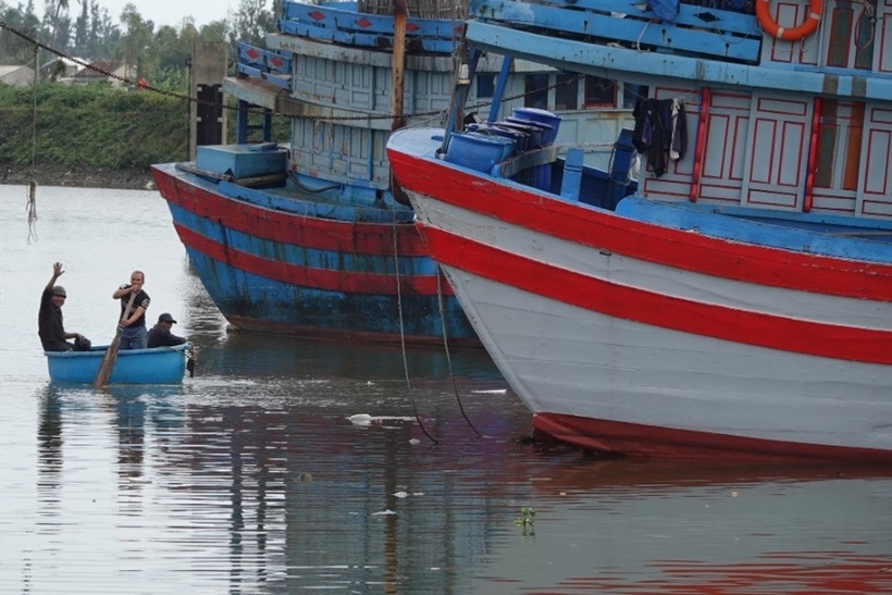 Tàu cá của ngư dân Quảng Ngãi trên cảng neo đậu tàu thuyền Tịnh Hòa, TP.Quảng Ngãi. Ảnh: Báo Thanh niên.