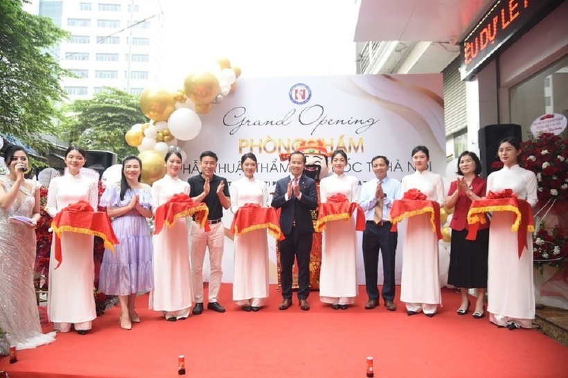 Phòng khám Phẫu thuật thẩm mỹ quốc tế Hà Nội: Nơi hội tụ những “bàn tay vàng” - 1