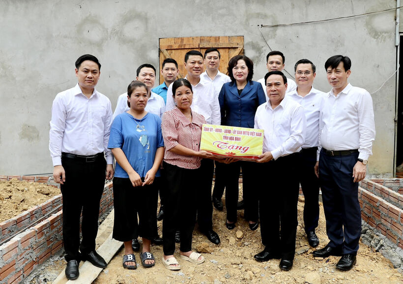 Agribank tích cực hưởng ứng phong trào thi đua cả nước chung tay “xóa nhà tạm, nhà dột nát” - 2