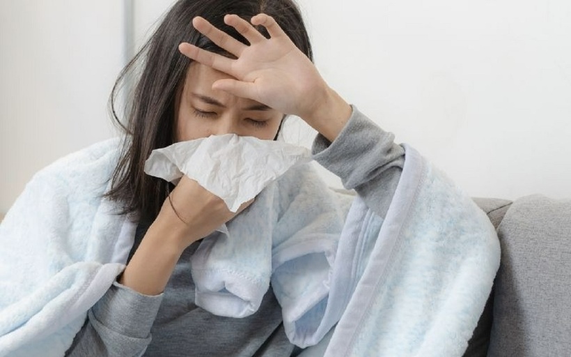 Treo khăn ẩm trong phòng điều hòa có nhiều công dụng.
