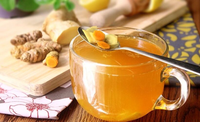 Uống nước nghệ gừng buổi sáng có thể giúp tăng cường lưu lượng máu và sức khỏe tổng thể của tim. Ảnh minh họa