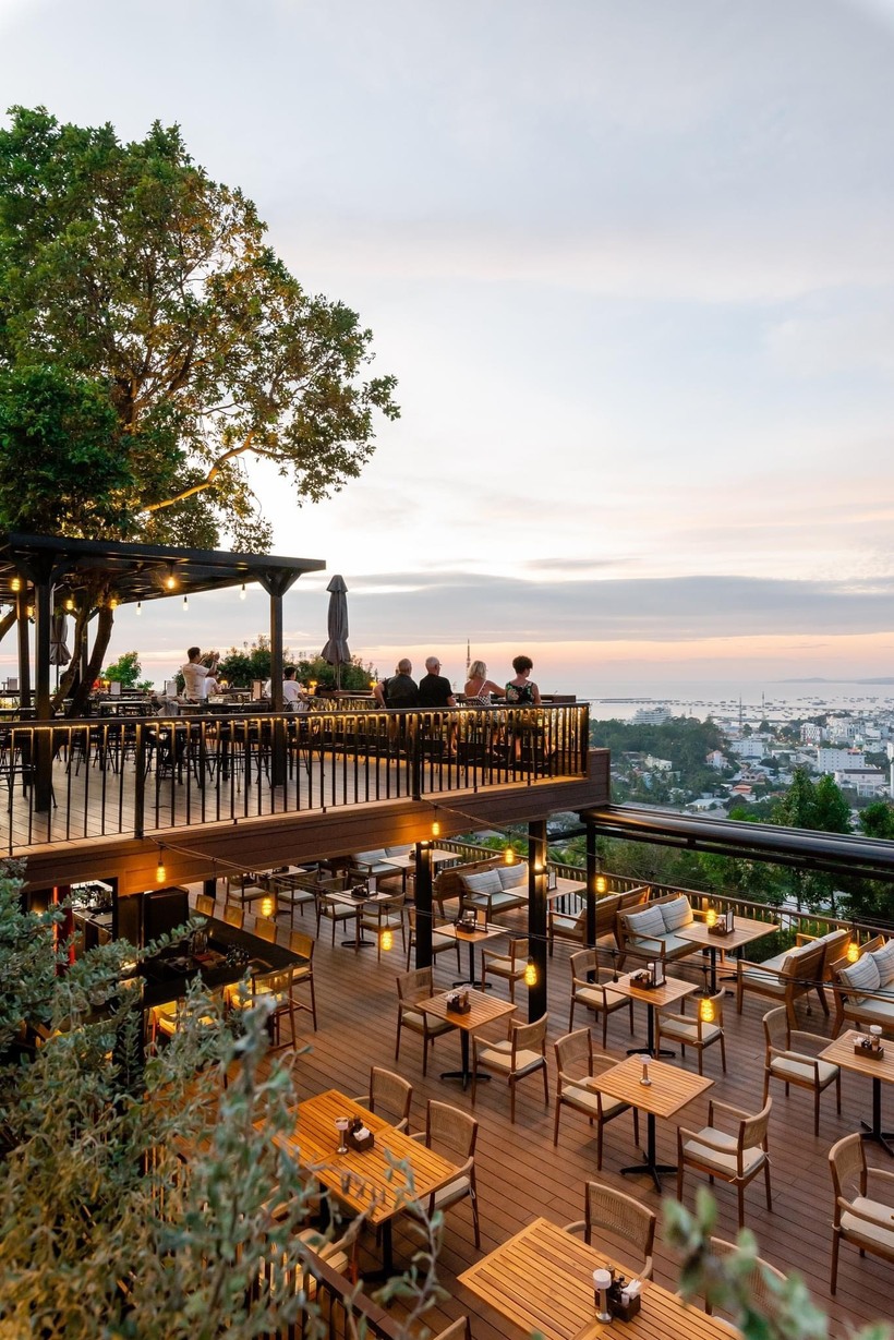 View bên ngoài khi chiều tà của Quán