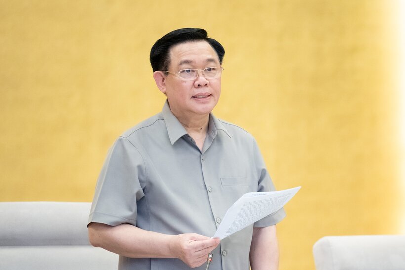 Chủ tịch Quốc hội Vương Đình Huệ phát biểu khai mạc phiên họp.