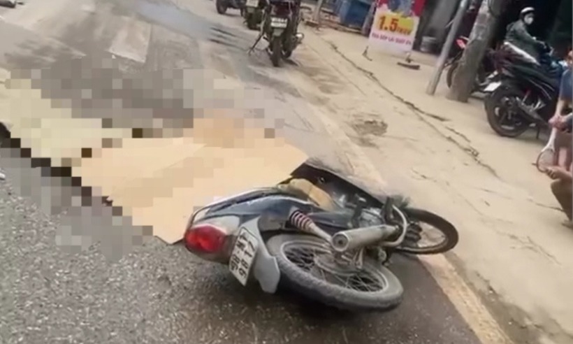 Hiện trường vụ tai nạn khiến người đàn ông đi xe máy tử vong thương tâm. Ảnh: Báo Bắc Giang
