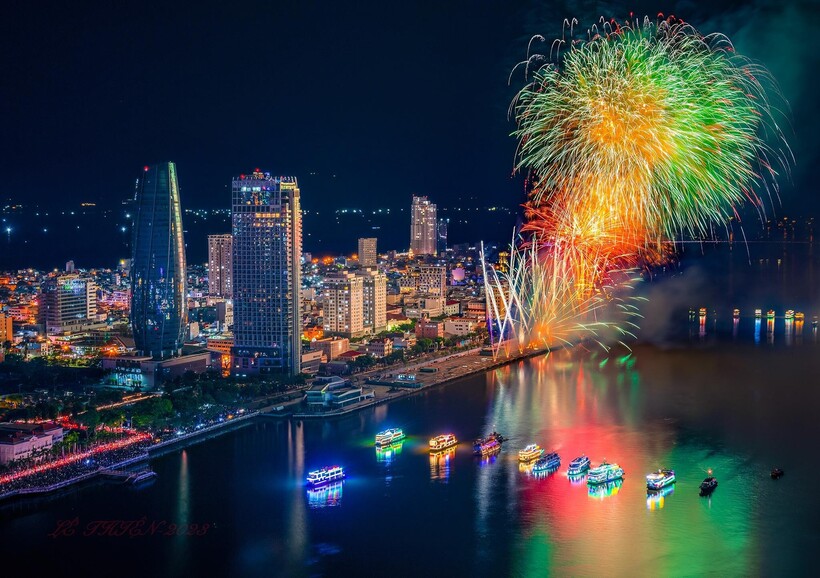 Sự hòa trộn giữa âm thanh và ánh sáng khiến cảm xúc khán giả thăng hoa