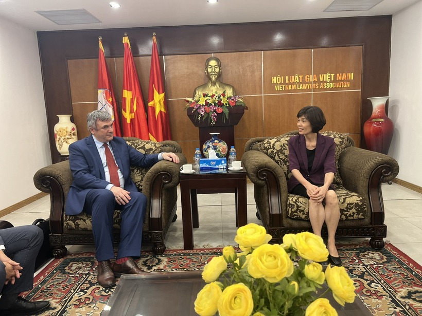 Phó Chủ tịch Hội Luật gia Việt Nam làm việc với Phó Chủ tịch Ủy ban Đối ngoại thành phố Saint Petersburg, Liên bang Nga Kalganov Vyacheslav Gennadievich.
