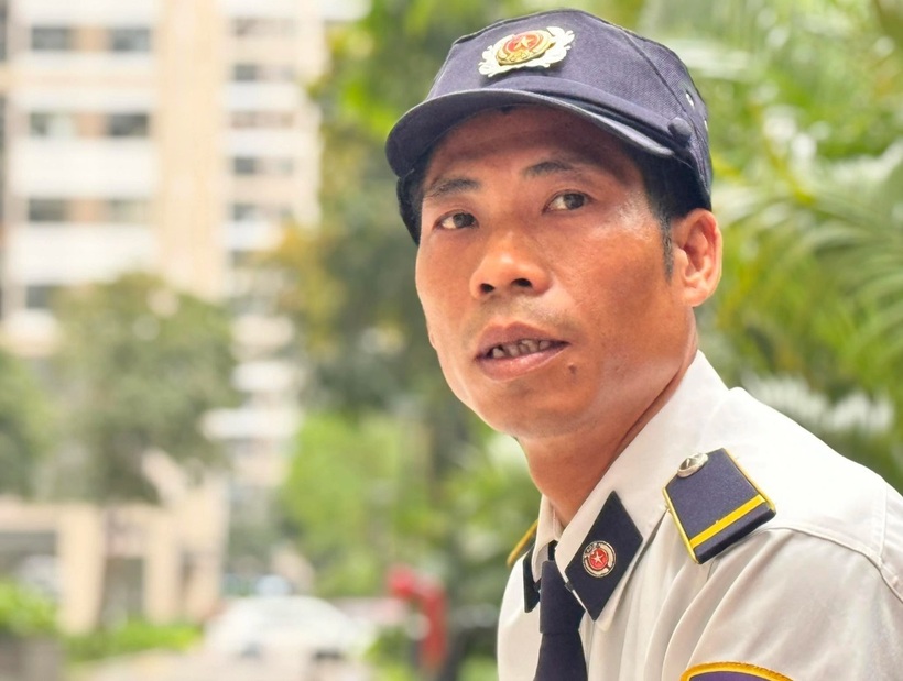 Ông Nguyễn Văn Tho kể lại giây phút giải cứu nạn nhân. Ảnh: Dân trí.