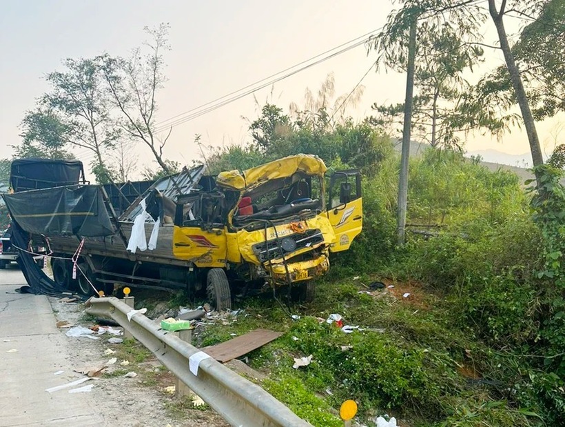 Hiện trường vụ tai nạn giao thông trên đèo Lò Xo, 2 người tử vong. Ảnh: Pháp luật TP.HCM