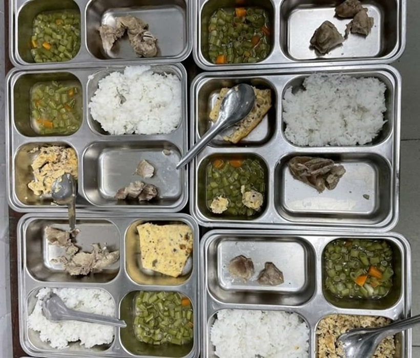 Suất cơm được phụ huynh phản ánh. Ảnh: Lao động