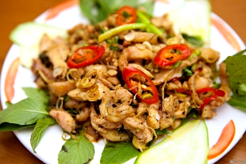 Chị em nội trợ có thể thêm món gà xào lăn vào thực đơn của gia đình. Ảnh minh họa