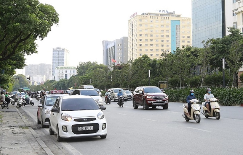 Người điều khiển phương tiện cần chú ý điểm dừng đỗ xe đúng quy định.