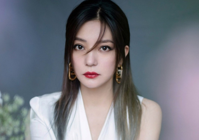 Triệu Vy bị phong tỏa cổ phần trị giá 5 triệu NDT. Ảnh: Phụ nữ mới.