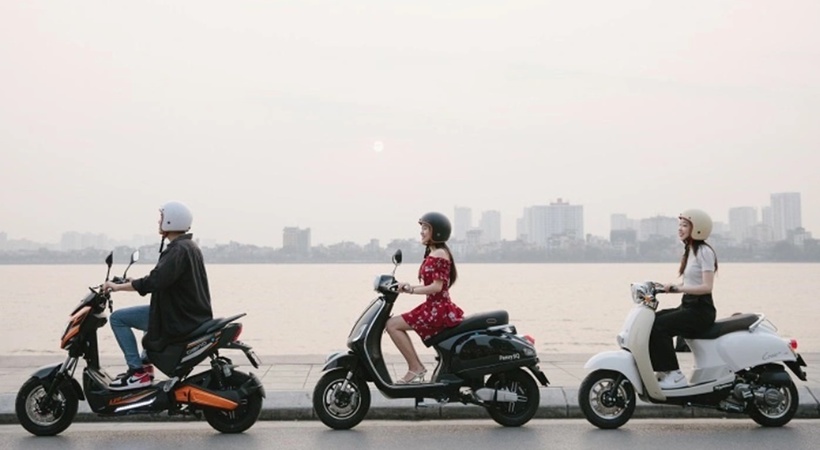 Hiện nay, xe điện đang ngày càng phổ biến tại Việt Nam bởi những ưu điểm như tiết kiệm nhiên liệu, thân thiện với môi trường và vận hành êm ái. (Ảnh minh họa)